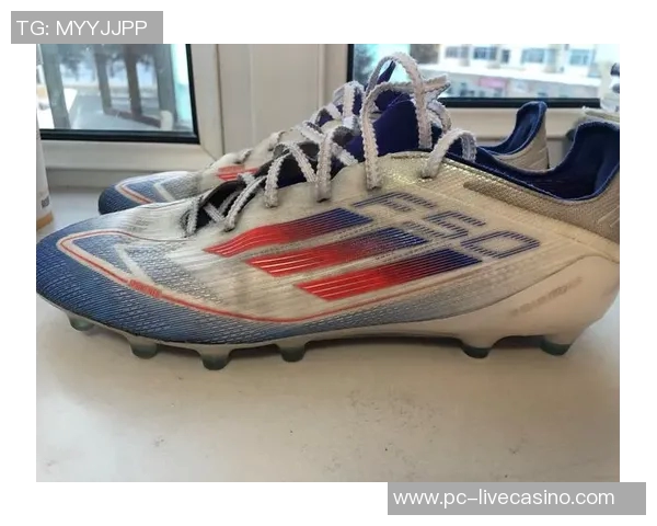 适合各类场地的AG足球鞋推荐助你提升球技与舒适度